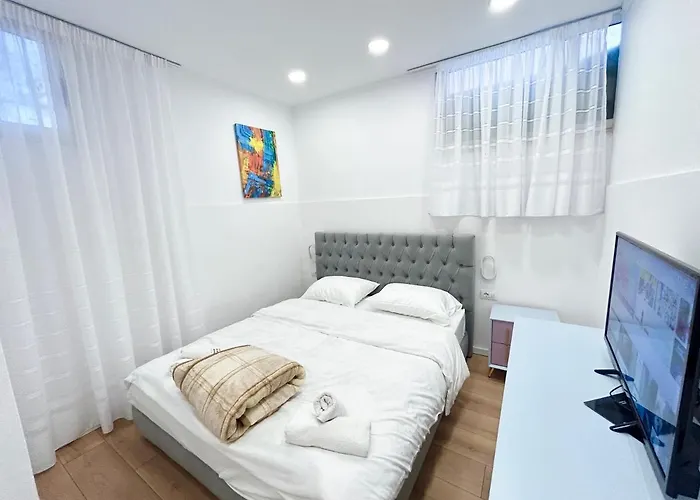 Tirana Inn Hotel 호텔 3*