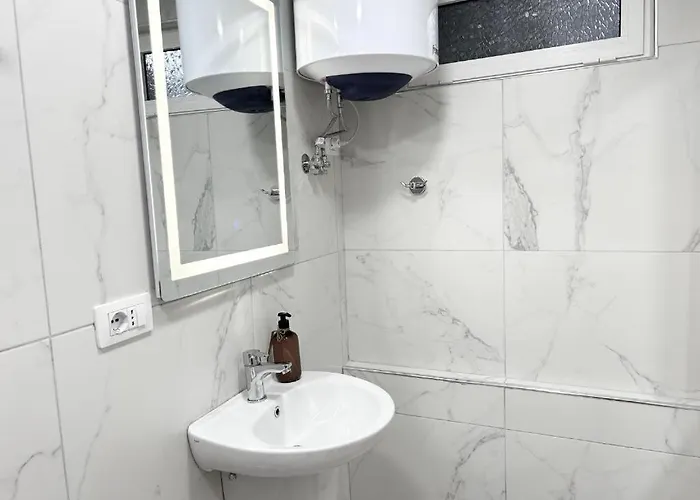 Tirana Inn Hotel فندق 3*