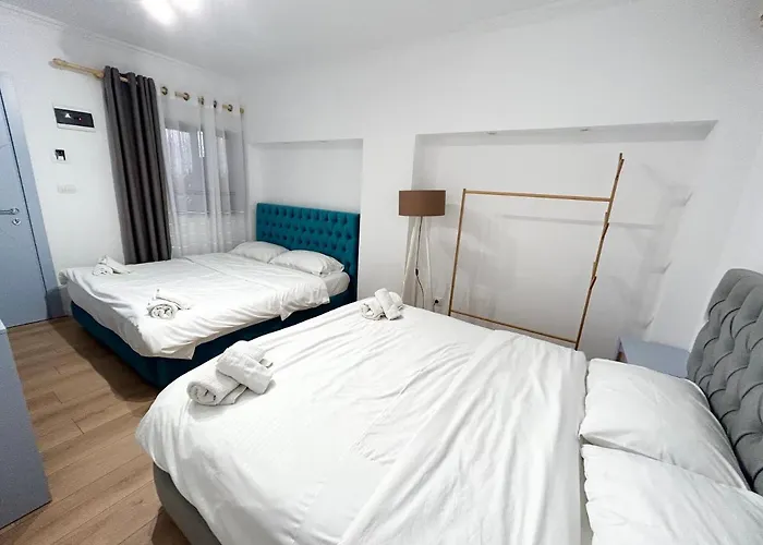 Tirana Inn Hotel מלון 3*