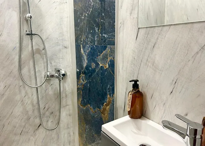 Tirana Inn Hotel فندق 3*